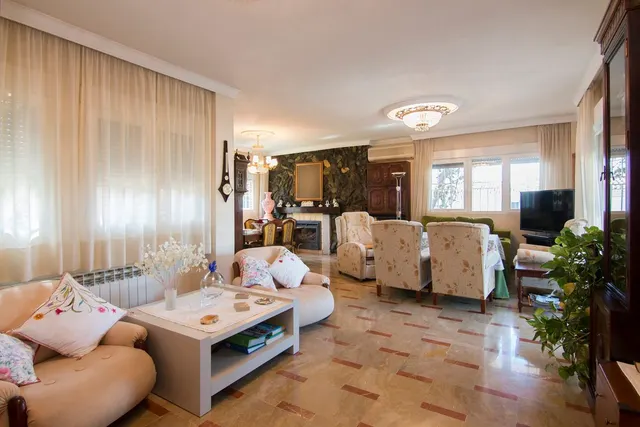 MAGNIFICO CHALET CON PISCINA EN COLINAS BERMEJAS — 37