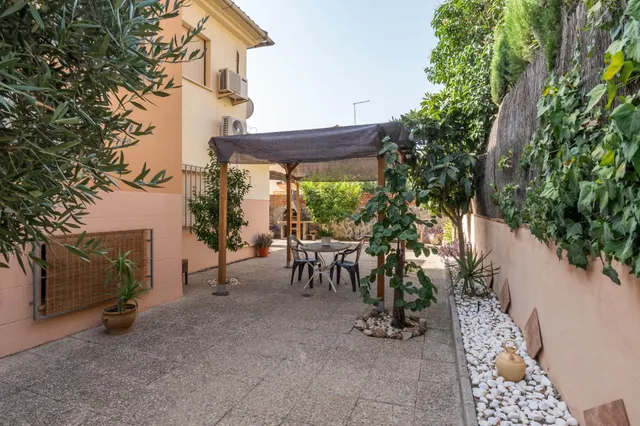 EXCLUSIVA VIVIENDA CON PISCINA PRIVADA EN URBANIZACIÓN "EL TORREÓN" EN ALBOLOTE. — 26