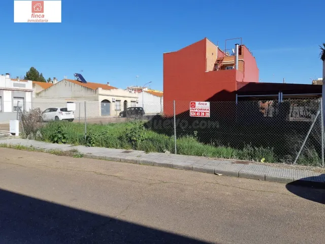 MONTIJO, SOLAR DE ESQUINA, ZONA EL VALLE.