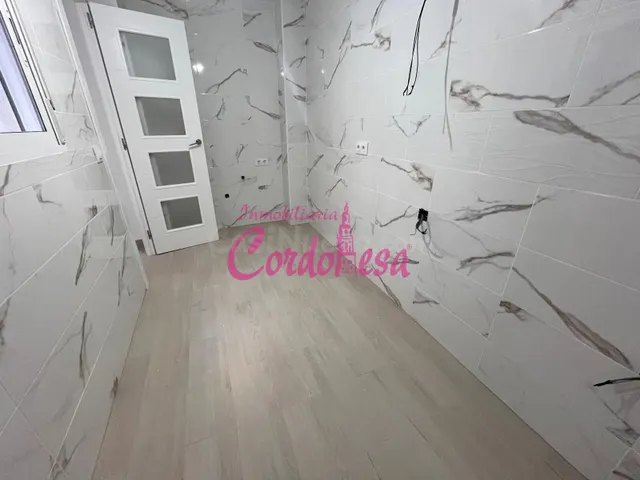 Encantador Piso Reformado en Córdoba - Zona Levante por €169 - foto 3