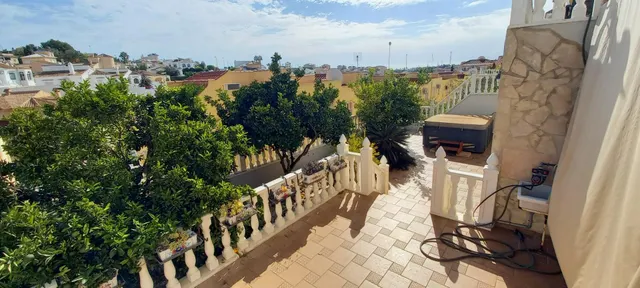 SE ALQUILA CHALET POR LARGO TIEMPO DE 3 DORMITORIOS Y 2 BAÑOS EN VILLA MARTIN (ORIHUELA COSTA) — 31