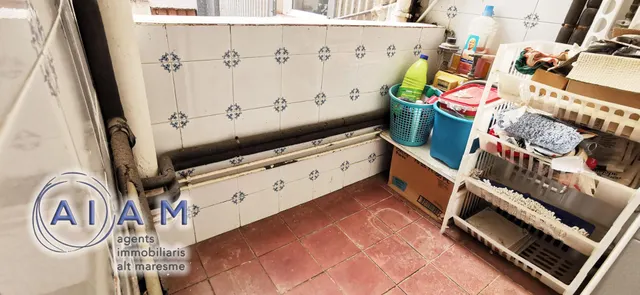 Edifidio con local y vivienda dúplex en carrer Església — 10