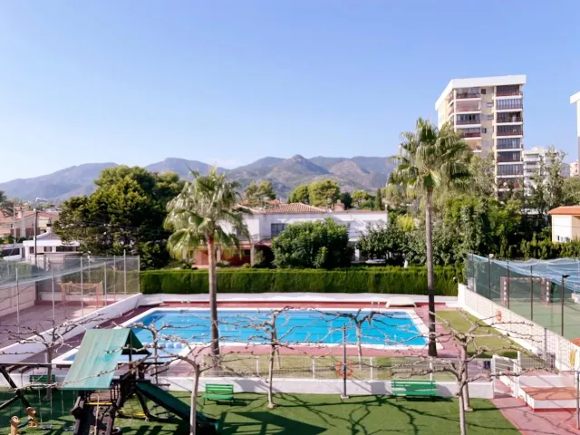 BONITO APARTAMENTO CON VISTAS AL MAR DISPONIBLE DE SEPTIEMBR