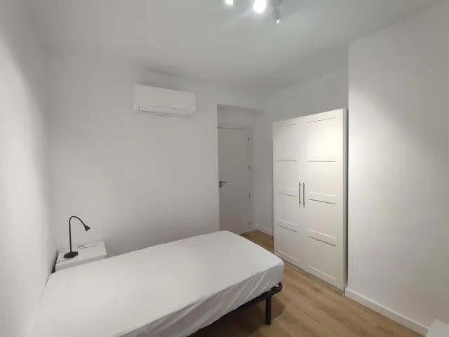 Piso alquiler Avda Madrid, Granada centro. — 13