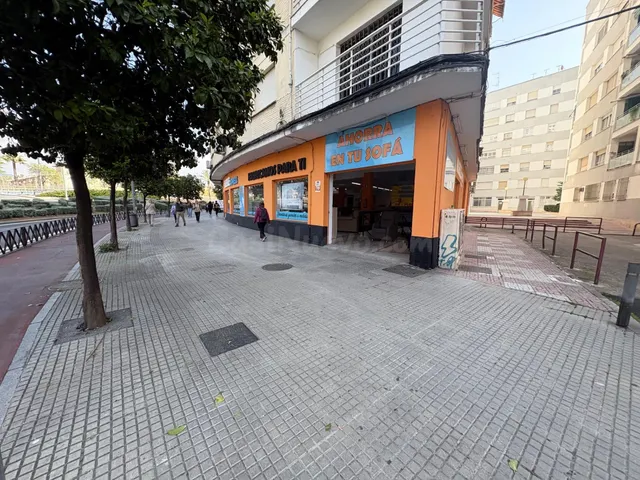Local comercial en venta en Glorieta Ibn Zaydun - foto 2