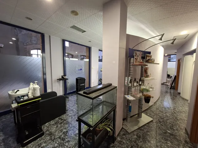 Lloguer de local comercial equipat com a perruqueria a l’Avinguda Balmes d’Igualada — 11