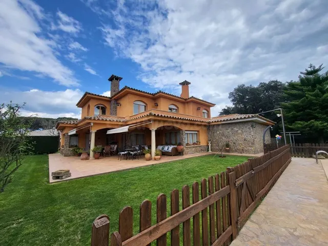 Chalet independiente con encanto en Torre Simona (Mont-ras) - foto 3