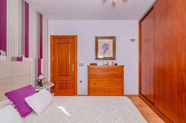 ¡Vive en el Corazón de La Zubia!  Piso Luminoso y Listo para Ti — 8