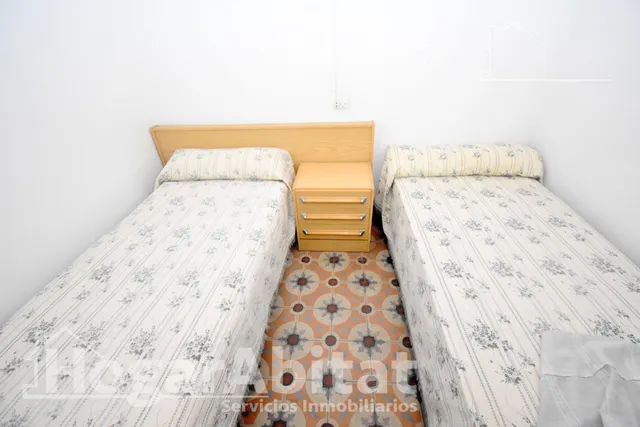 ¡Hazla a tu gusto! Gran casa para reformar con terraza y balcón, cerca del ayuntamiento — 28