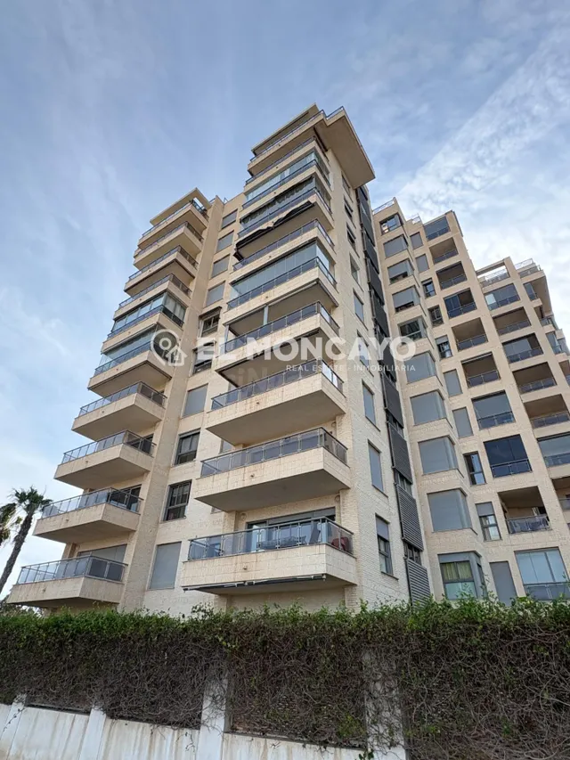 Fantástico apartamento con impresionantes vistas junto al pu