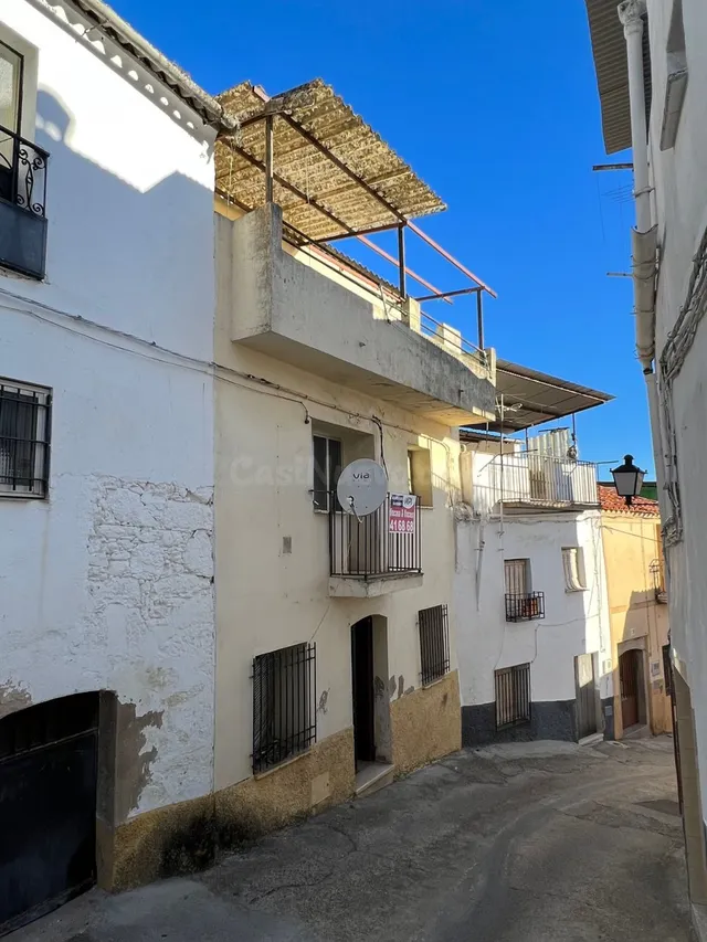 CASABANCO VENDE VIVIENDA DE CINCO DORMITORIOS EN ALCUESCAR