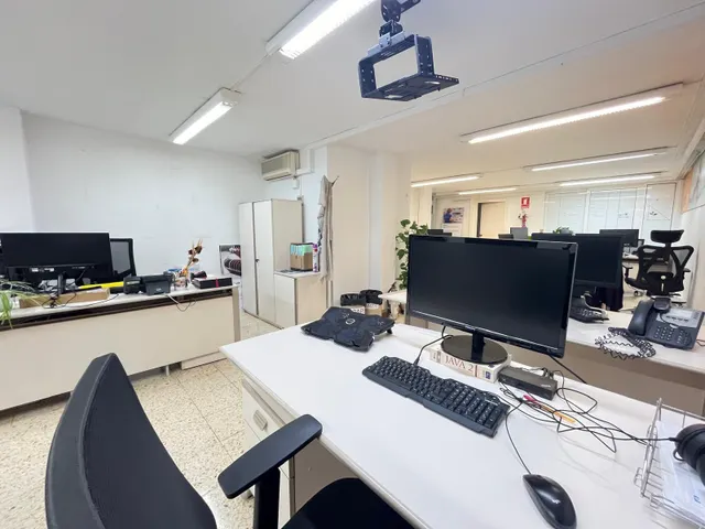 Espectacular local oficina con 170 m2 en Avenida Barcelona zona Esclat — 12