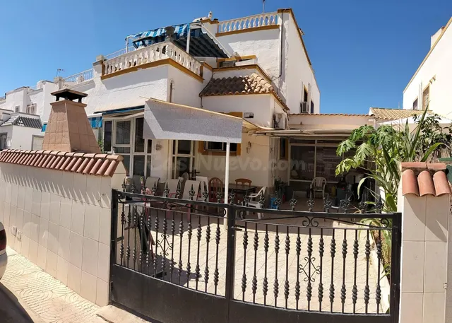 Chalet Adosado de 3 Dormitorios con Solárium y Vistas al Mar - foto 2