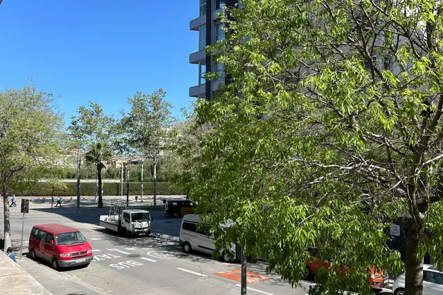 Poblenou: luz natural, dos amplias habitaciones y parking y trastero incluidos en el precio. — 41