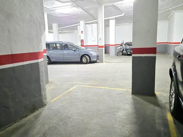 Buena plaza de coche — 6