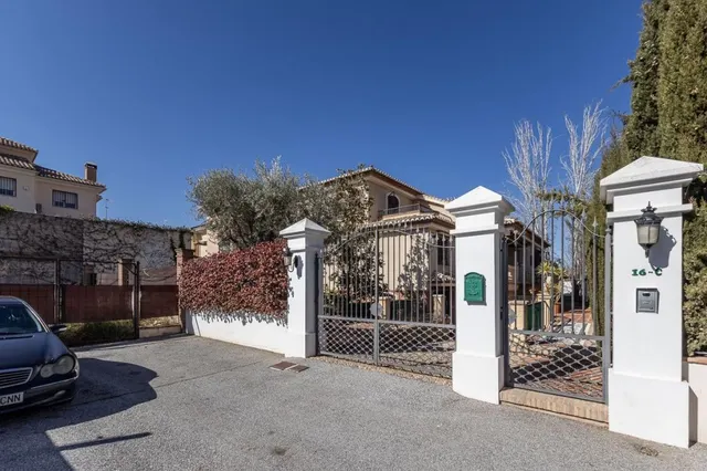 Casa-Chalet en Venta en Ogijares Granada — 38