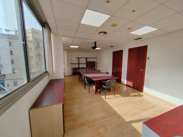 Se vende oficina profesional en la c/Pujades, esquina c/Álav - foto 4