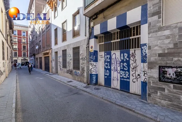 PARKING DE 30 PLAZAS EN PLENO CENTRO DE GRANADA — 23