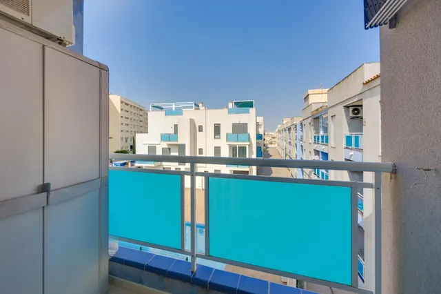 Venta de Apartamento 2 dormitorios zona Habaneras,piscina comunitaria en Torrevieja. — 24