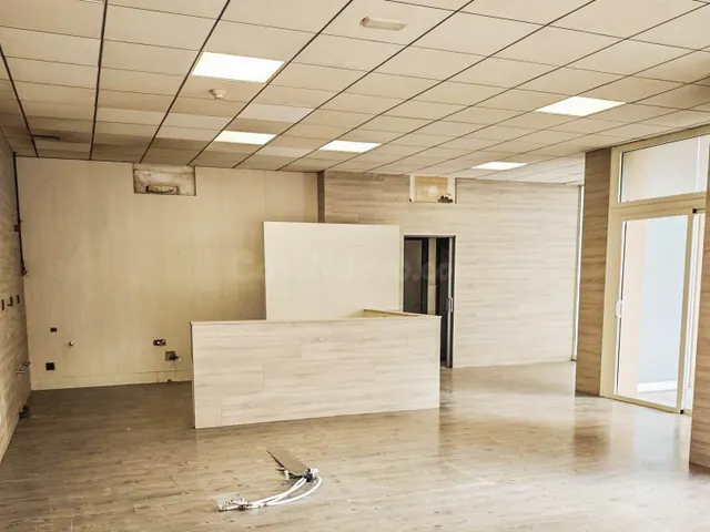Local comercial en alquiler con gran terraza en Els Closos, 