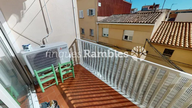 Amplio piso de 4 habitaciones en el centro de Vilanova del Camí — 4