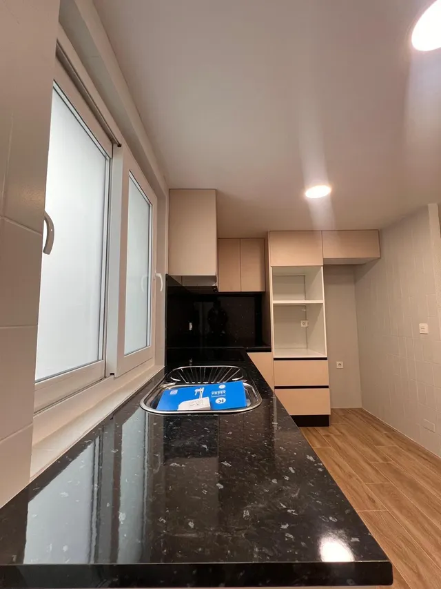 Apartamento con terraza, Alicante, Torrevieja. 2 habitaciones, 80 m2, 90 metros al mar — 17