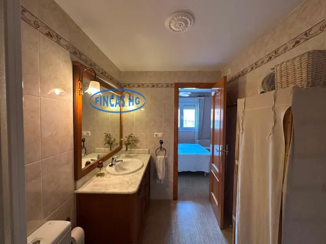 Bungalow de 260 m2 con jardín, buhardilla y garaje en urbanización con piscina en Ciudad Jardín, Alicante — 17