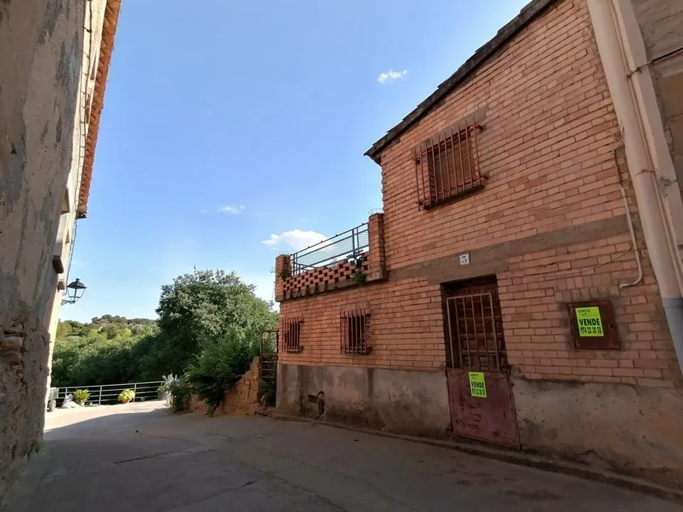 CASA PARA REFORMAR A TU GUSTO CON MUCHAS POSIBILIDADES EN UN ENTORNO INMEJORABLE