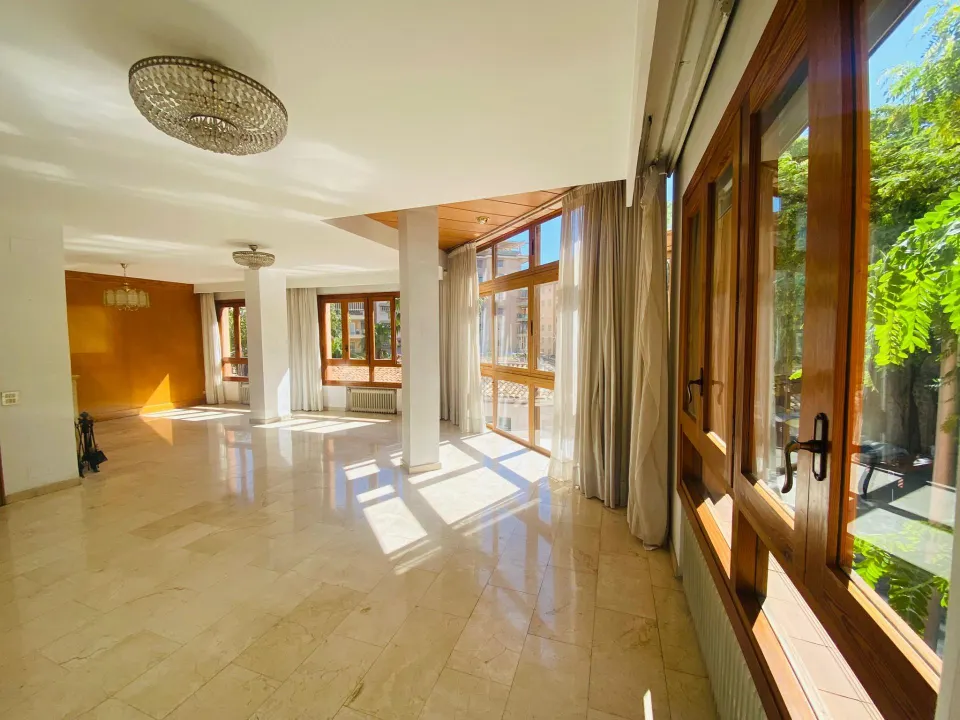 ✨ Amplio piso con gran potencial en Santa Catalina ✨