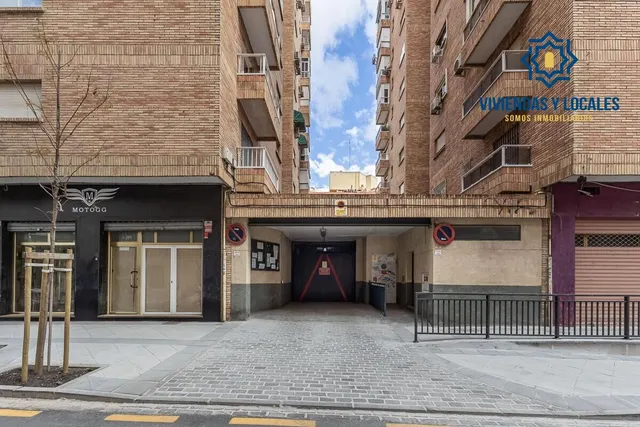 Plaza de Garaje en Arabial — 11