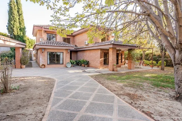 chalet independiente con la mejor parcela en la prestigiosa  urbanización de el serrallo — 21