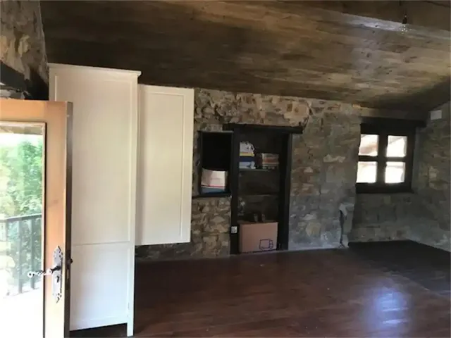 Encanto asturiano: casa con hórreo, cochera y finca edificable en Pando, Langreo — 18