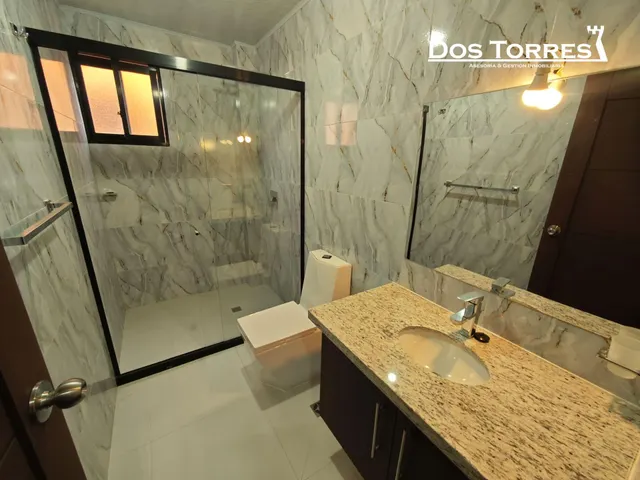 $us.- 129.500 Amplia casa nueva a estrenar, con 4 dormitorios, próximo a 4 esquinas. — 25