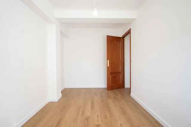 Estupendo piso en Polígono San Pablo, en calle Juan Espantaleón, junto Avda Villas de Cuba!! — 17