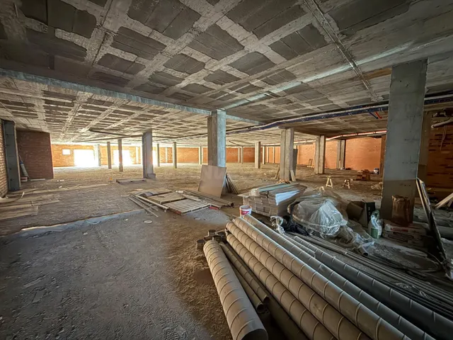 Amplio local comercial en Igualada de 1.030 m2 con gran terr - foto 3