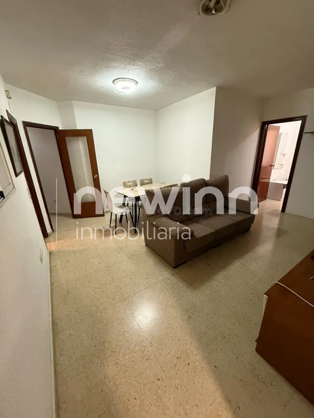 Amplio Piso en Los Omeyas – Oportunidad de Inversión - foto 4