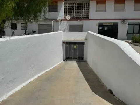 GARAJE EN LA COLMENA (CERCA DE RENFE) — 14