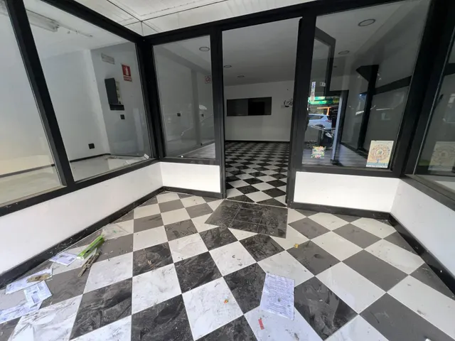 Atención local en planta baja en Venta en zona comercial - foto 2