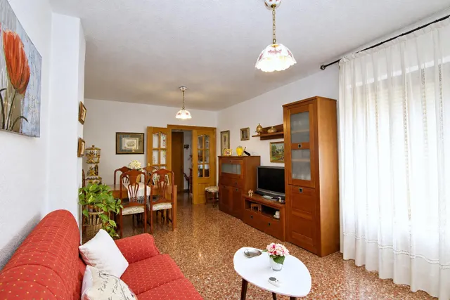 Piso con piscina, garaje y a dos calles de la playa — 8
