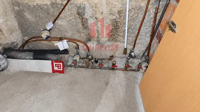 EDIFICIO PARA REFORMAR PRÓXIMO A CALLE MARCELO MACIAS — 15