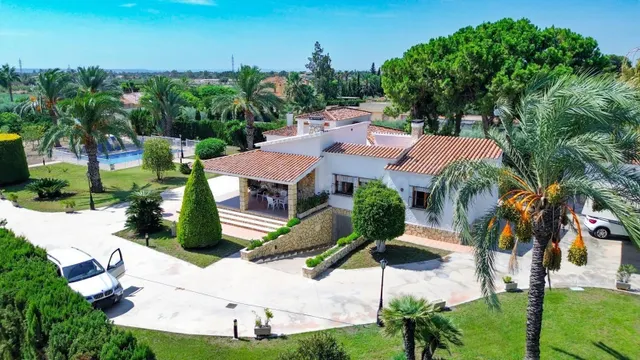 Chalet de 4 dormitorios, 3 Baños, piscina y Casa de invitado - foto 5