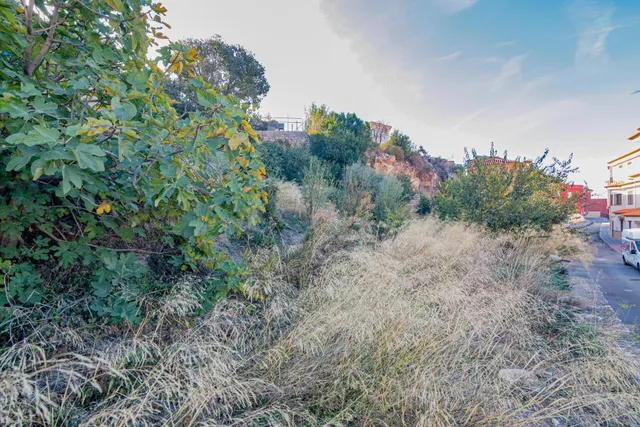 Oportunidad Única: Terreno Urbano en Vélez de Benaudalla - Costa Tropical — 3