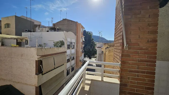 Se Vende Casa de Tres Plantas con garaje doble y trastero. - foto 4