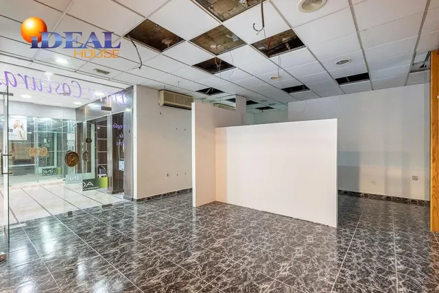 Local comercial en Pajaritos. — 22