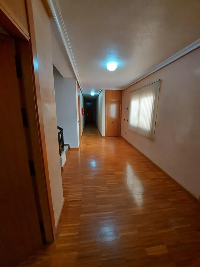 SE VENDE O ALQUILA LOCAL DE OFICINAS Y DESPACHOS EN BENIAJAN — 40