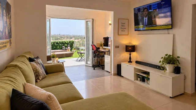 Bungalow con amplia zona exterior y vistas abiertas en Vista Dorada – Sonnenland — 5