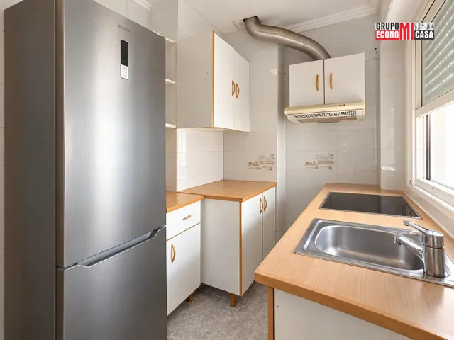 Vivienda de 3 dormitorios con balcón en Plaza Madrid, Elche (Alicante) — 9