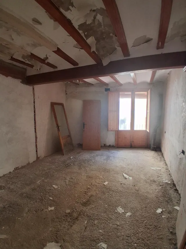 Oportunidad única en el casco histórico de Cocentaina: Casa de pueblo de 206 m2 semi-reformada con terraza y vistas — 16