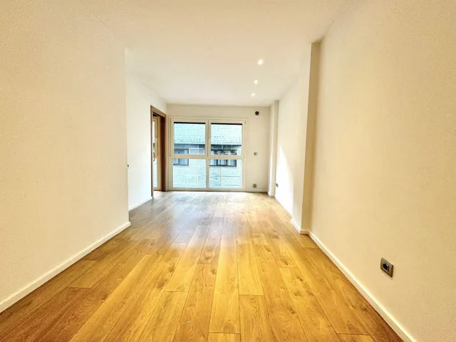 Piso de 67 m2 con 2 habitaciones y balcón en la Avenida Carlemany — 3