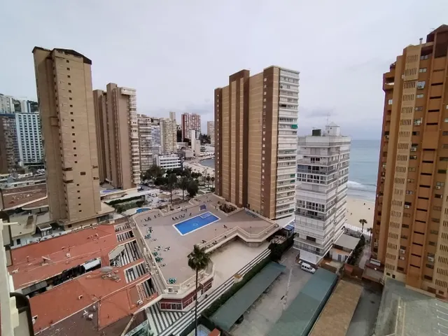 Gran Atico con vistas panoramicas al mar y Benidorm a unos pasos de playa Levante. — 2